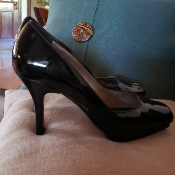 Via spiga patent leather peep toe comfy heels - Picture 1 of 3